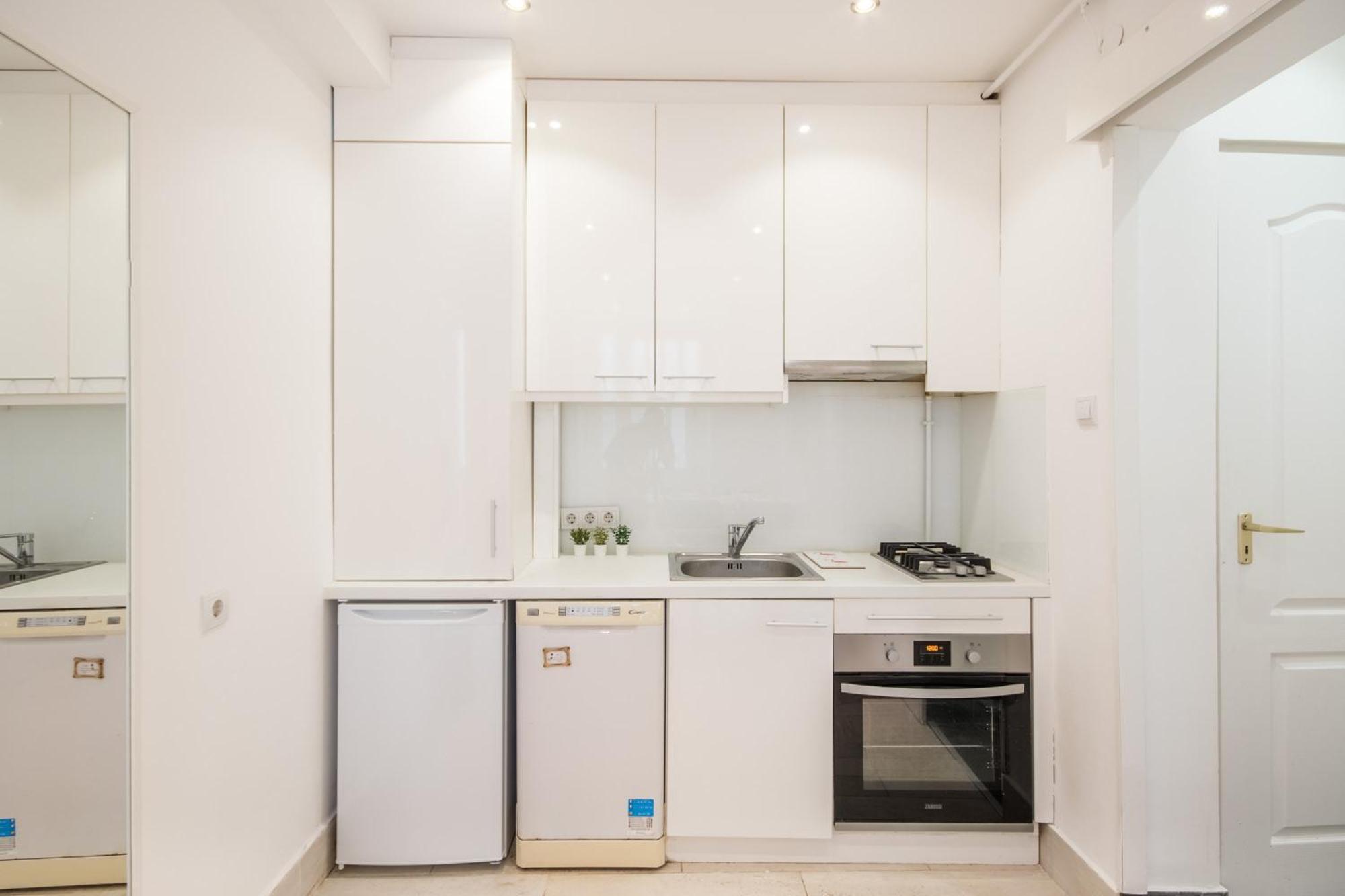 - Large - Easy Sleep Apartment