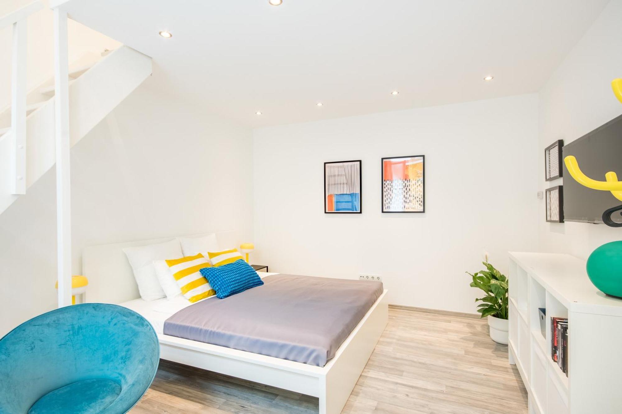 - Large - Easy Sleep Apartment *
